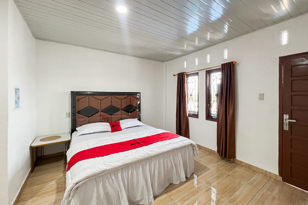 RedDoorz Room