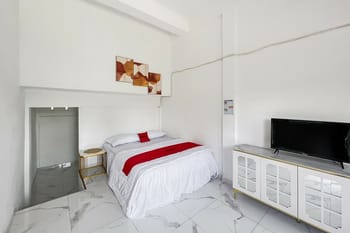 RedDoorz @ Raya Hotel Berastagi