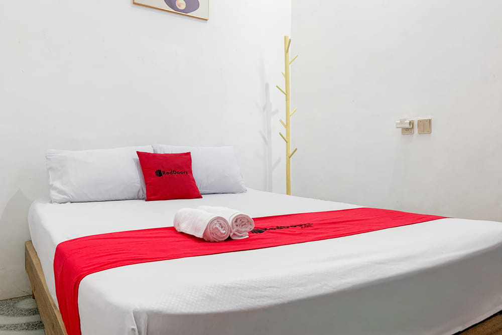 RedDoorz Deluxe Room