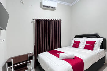 RedDoorz Syariah Omah Audrey near Universitas Tidar Magelang