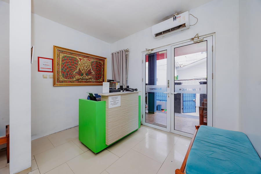 RedDoorz Syariah near Metropolitan Mall Bekasi