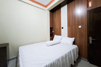 Amore Guesthouse Syariah Mitra RedDoorz