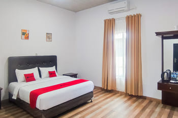 RedDoorz Plus Syariah @ Rizano Homestay Batu Sangkar