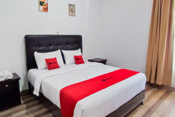 RedDoorz Plus Syariah @ Rizano Homestay Batu Sangkar