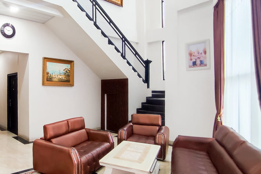 RedDoorz Plus Syariah @ Rizano Homestay Batu Sangkar