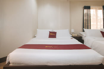 RedDoorz Premium @ RNJ Hotel