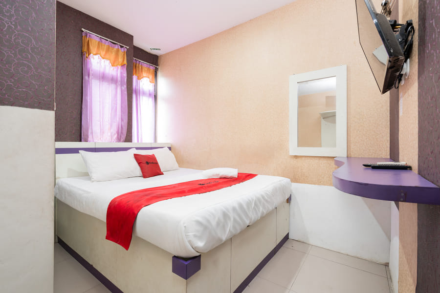 RedDoorz Plus Near Stasiun Bekasi