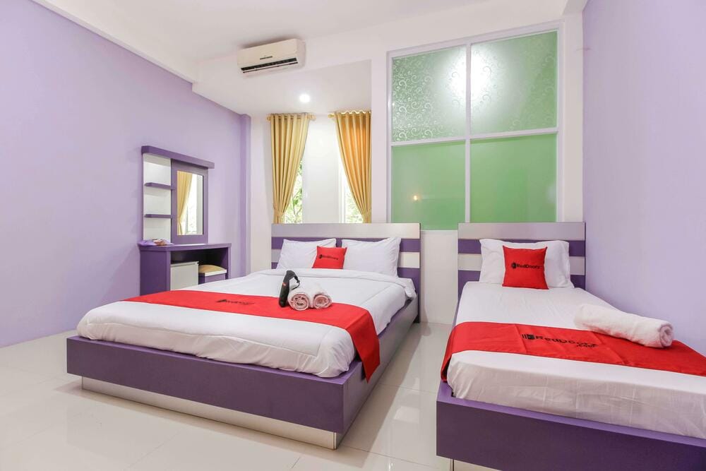 RedDoorz Family Room
