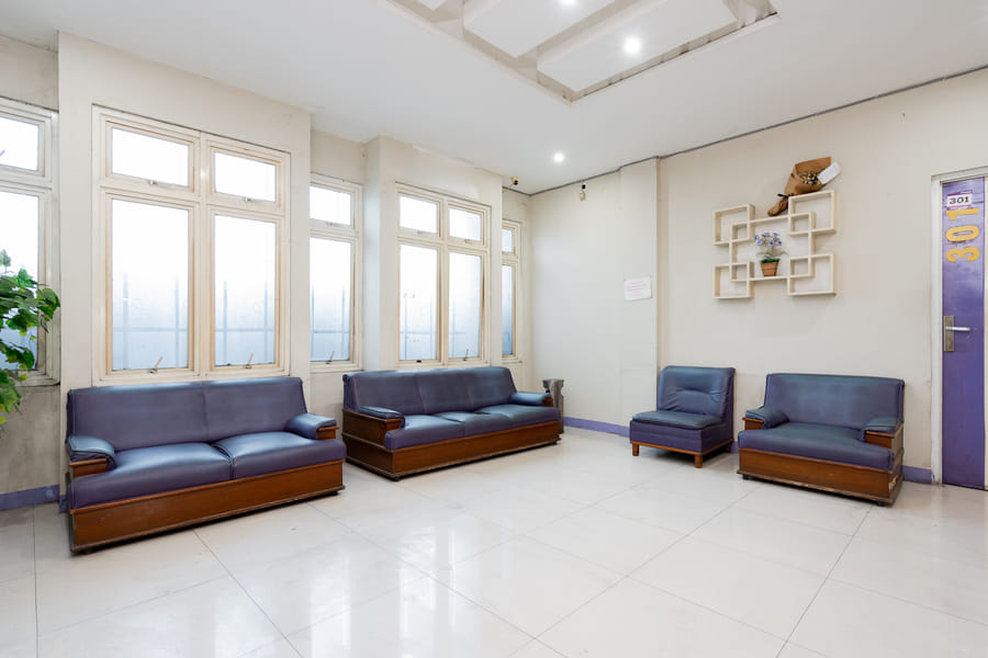 RedDoorz Plus Near Stasiun Bekasi