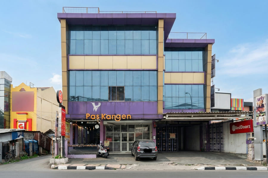 RedDoorz Plus Near Stasiun Bekasi