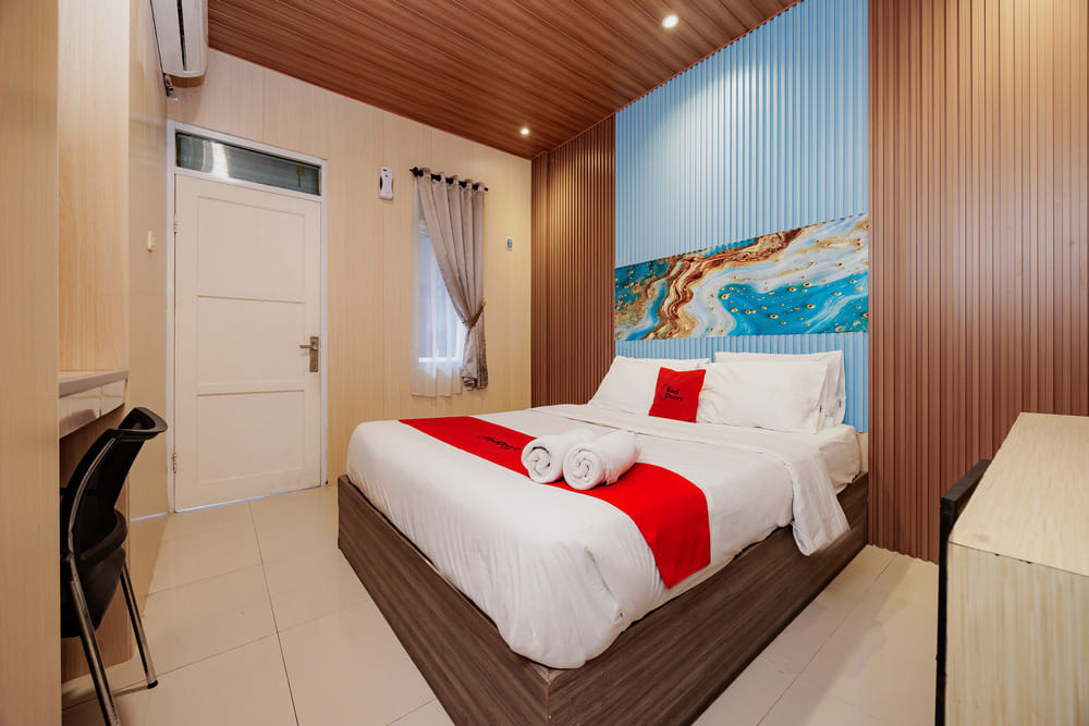 RedDoorz Deluxe Room