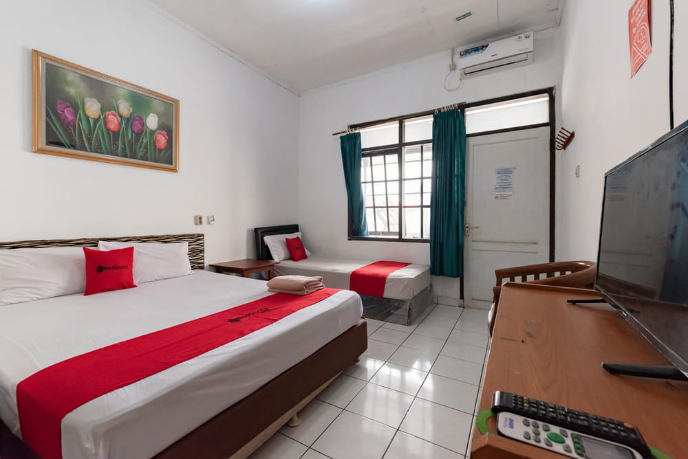 RedDoorz Triple Room