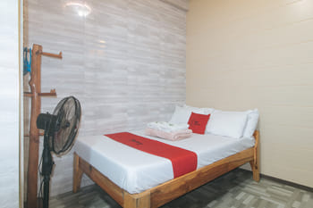 RedDoorz Hostel @ Faes Transient House