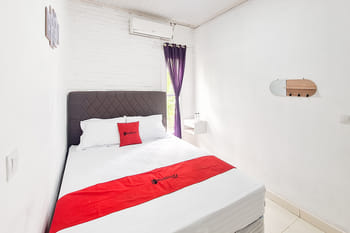 RedDoorz @ Hotel Lavender Kertajati