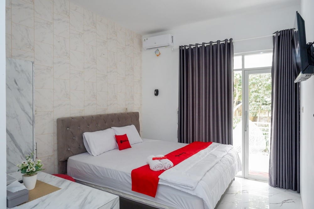 RedDoorz Deluxe Room