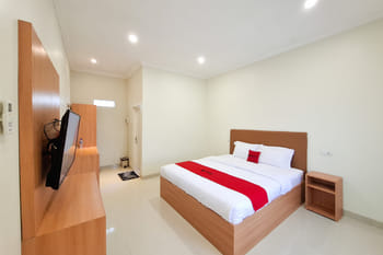 RedDoorz Syariah @ Istana Homestay Madiun