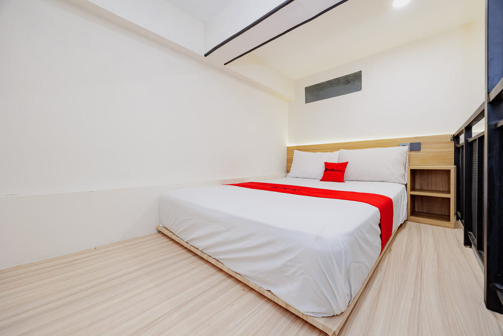 RedDoorz Deluxe Room