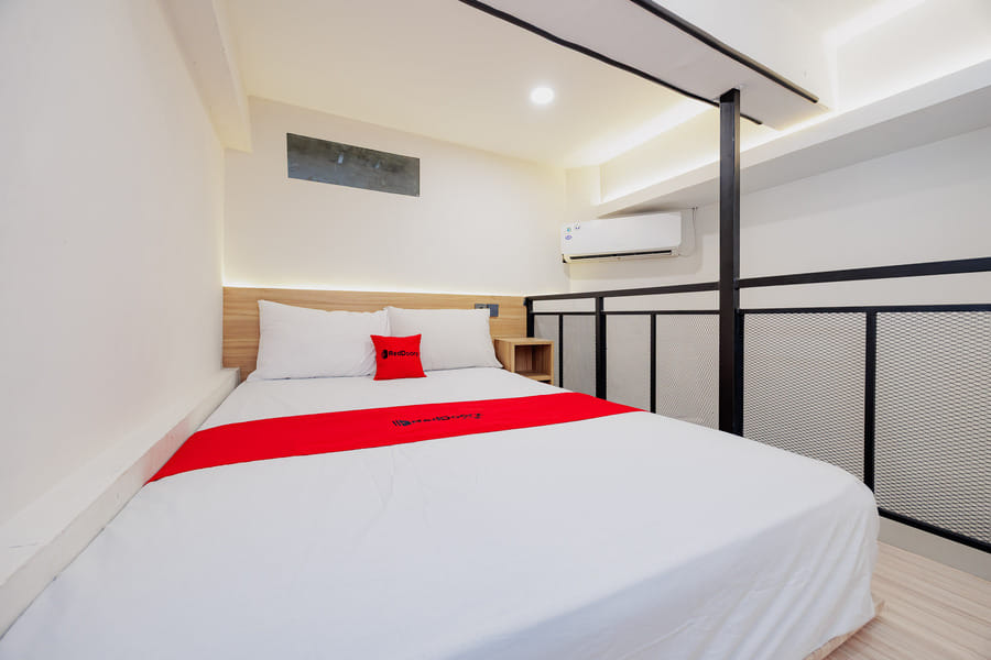 RedDoorz Plus @ D San Residence Buah Batu