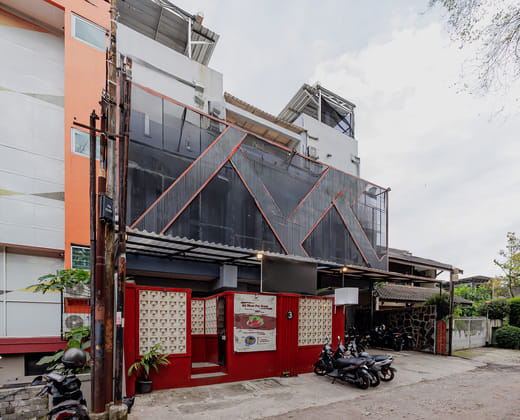 RedDoorz Plus @ D San Residence Buah Batu