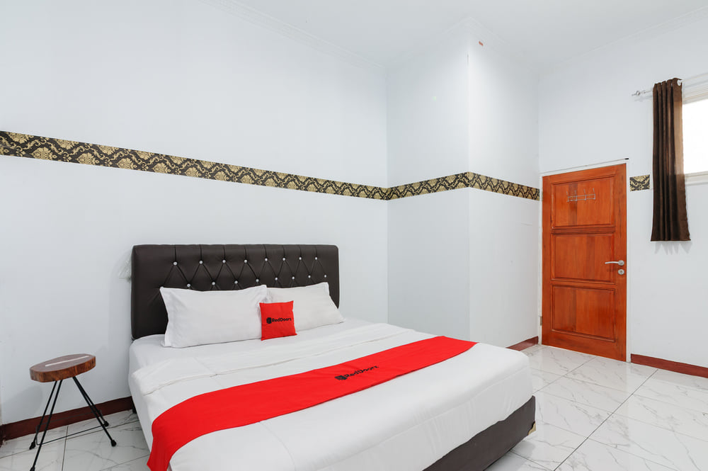RedDoorz Superior Room