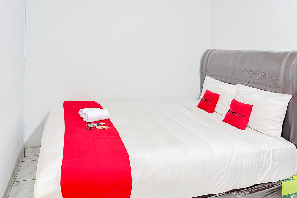 RedDoorz Deluxe Room
