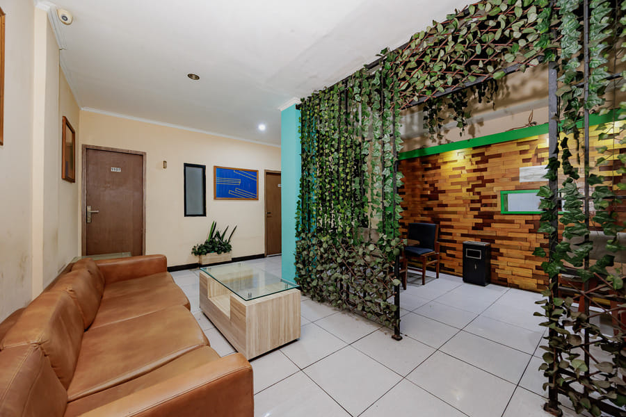 RedDoorz near Istana Plaza 2