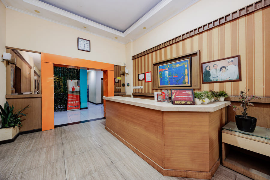 RedDoorz near Istana Plaza 2