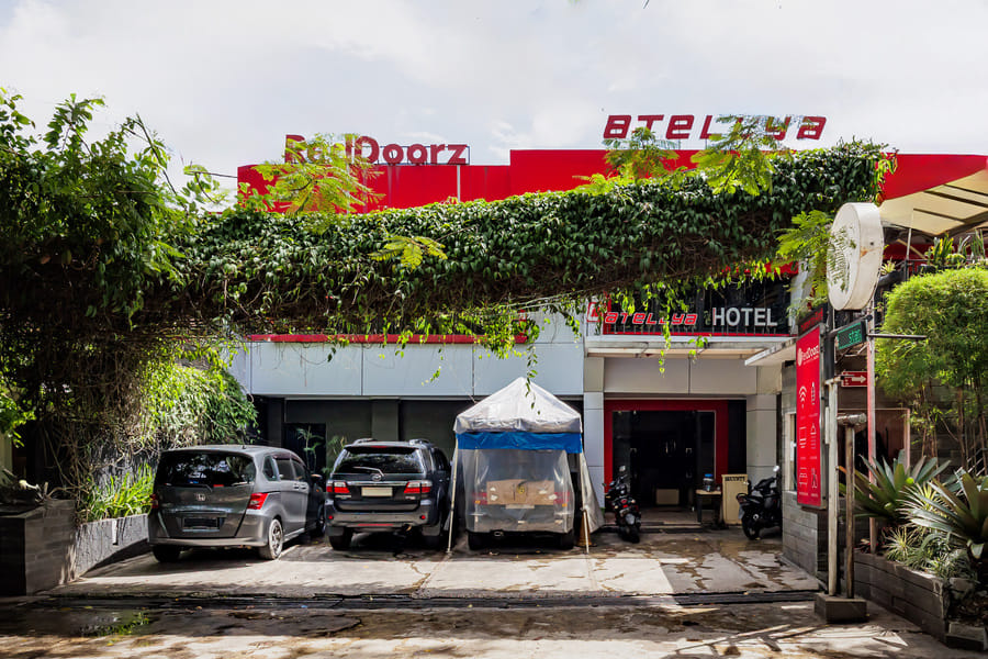 RedDoorz near Istana Plaza 2