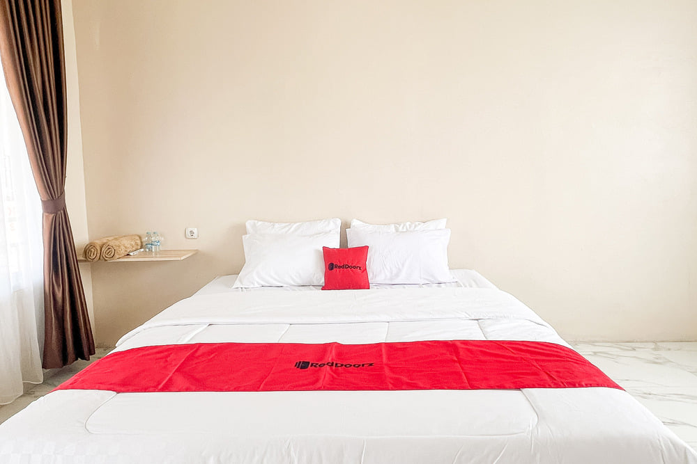 RedDoorz Deluxe Room