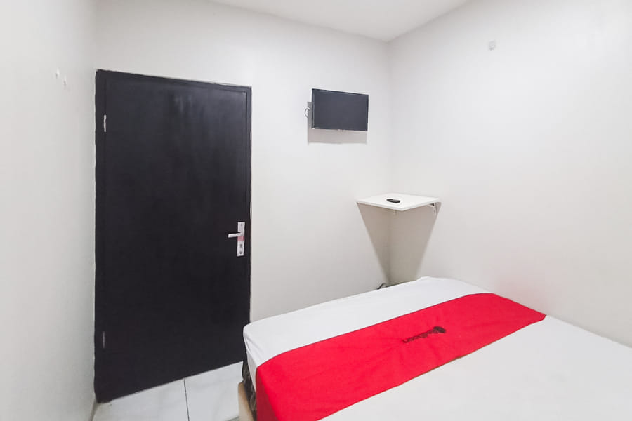 RedDoorz Syariah Near STEKOM Semarang