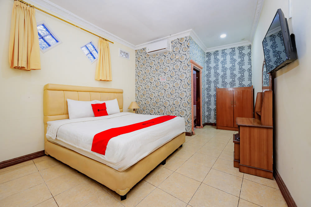 RedDoorz Deluxe Room
