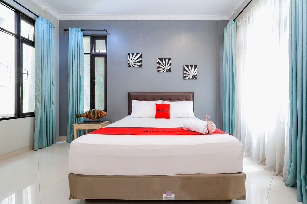 RedDoorz Deluxe Room