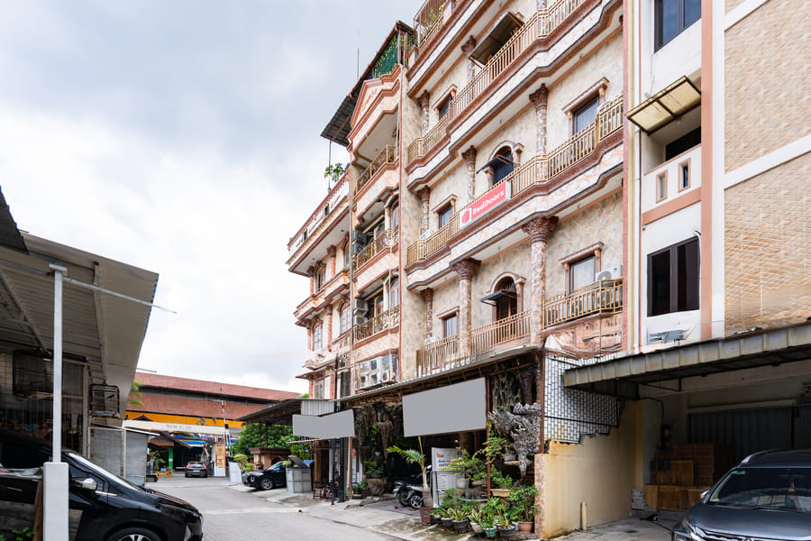 RedDoorz Plus near Mall Sunter