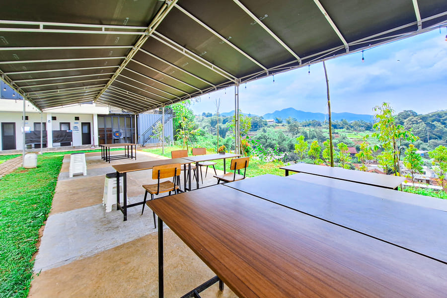 RedDoorz @ Rosa Glamping And Pool Ciparay