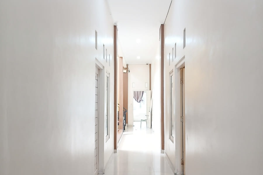 Shabrina Homestay Syariah Terminal Tirtonadi Solo RedPartner