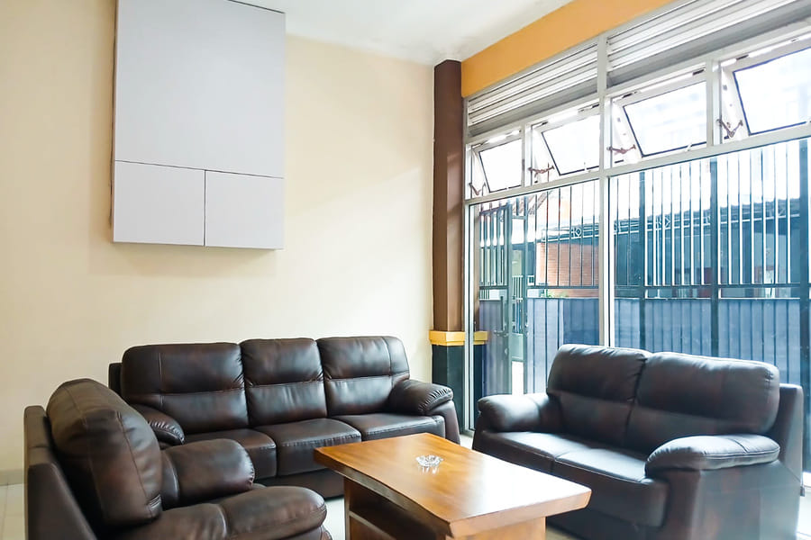 Shabrina Homestay Syariah Terminal Tirtonadi Solo RedPartner