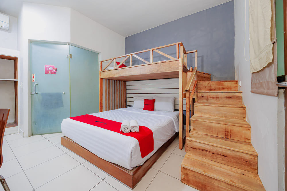 RedDoorz Deluxe Room