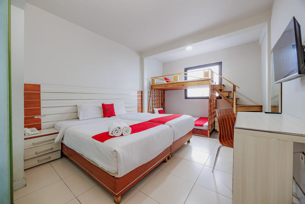 RedDoorz Family Room