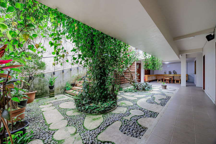 RedDoorz Plus near Asia Afrika 3