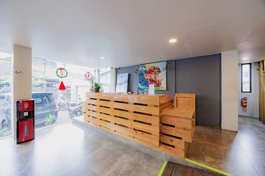 RedDoorz Plus near Asia Afrika 3