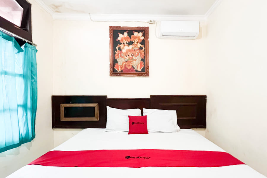 RedDoorz @ Mahendra Beach Inn Kuta