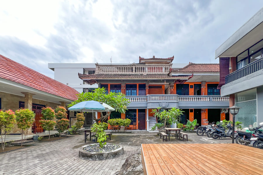 RedDoorz @ Mahendra Beach Inn Kuta