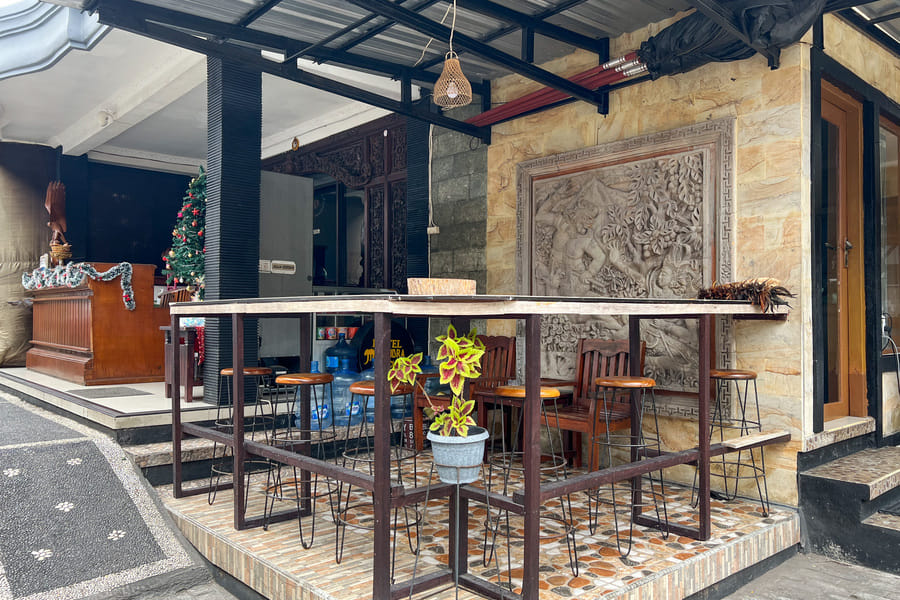 RedDoorz @ Mahendra Beach Inn Kuta