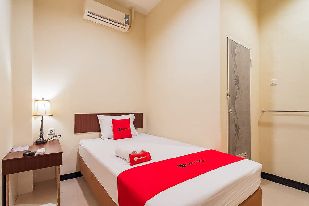 RedDoorz Single Room