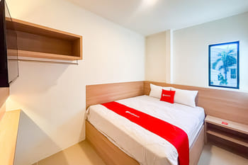 RedDoorz near Exit Toll PIK 2