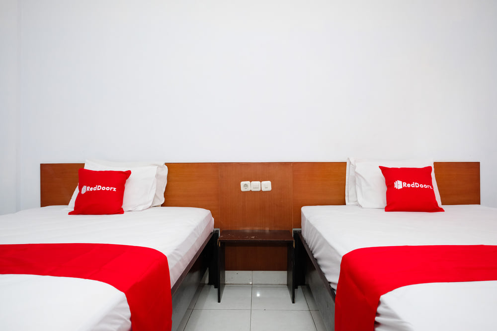 RedDoorz Twin Room