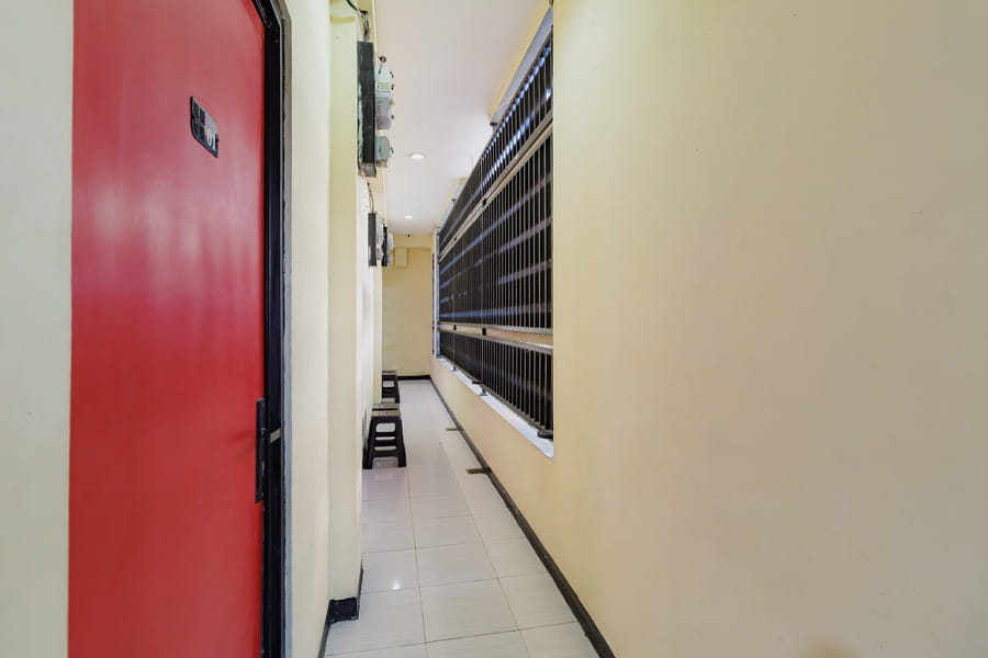 RedDoorz @ Balaraja Centre Plaza