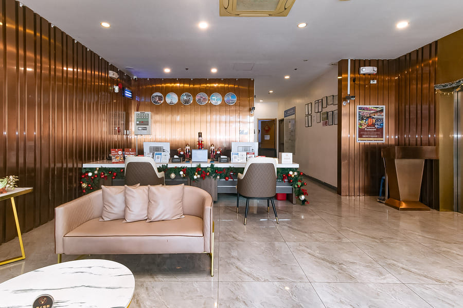 Luna Hotel by RedDoorz near MOA