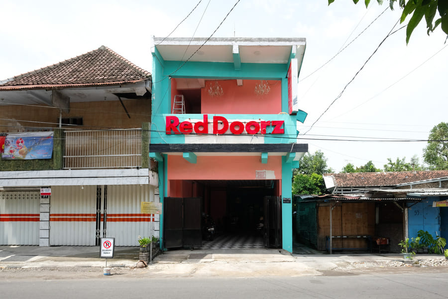 RedDoorz near Sunrise Mall Mojokerto