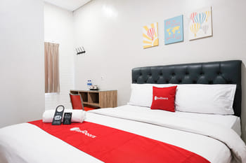 RedDoorz near Ciputra Golf Surabaya